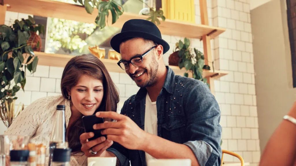 showing photos on phone