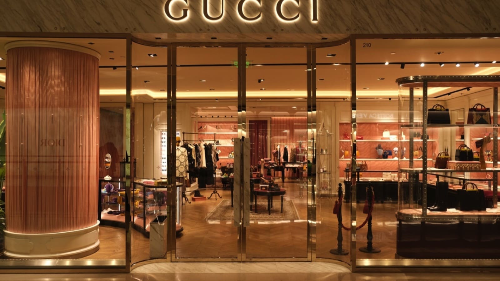 Gucci shop